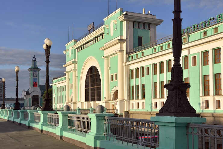 安提瓜教育基金与捐款移民，如何选择合适的路径实现家庭移民？