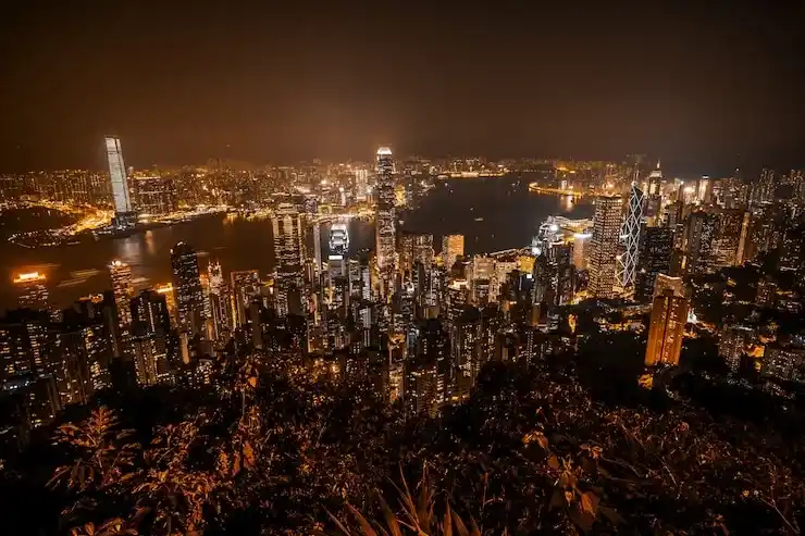 香港房产投资中的跨境资金流动限制有哪些？