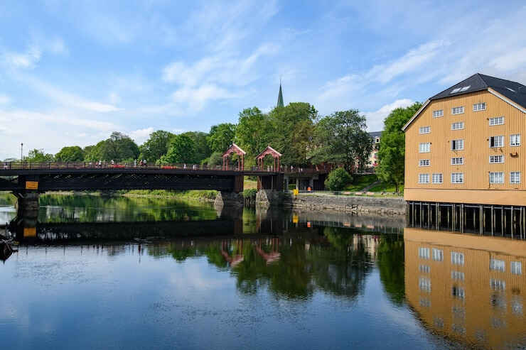 对于重视教育的家庭，巴拿马是个低成本的身份规划选择