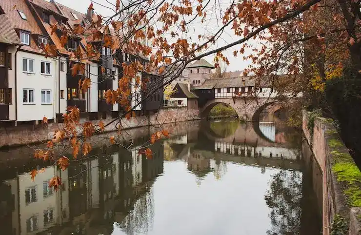 主申请人获批后再婚，新配偶能否追加申请丹麦居留身份？