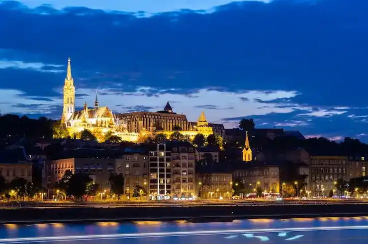 罗马尼亚临时居留卡的续签周期是多久？每次续签需满足什么条件？