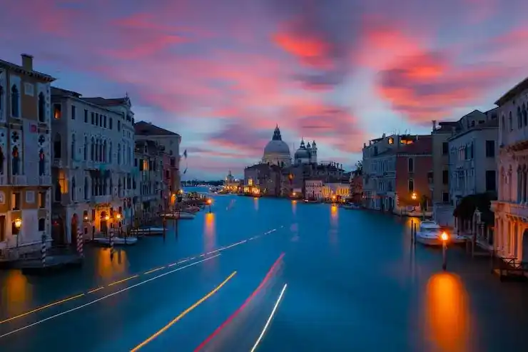 2025年瓦努阿图 DSP 捐赠移民的最低金额是多少？按家庭人数如何调整？