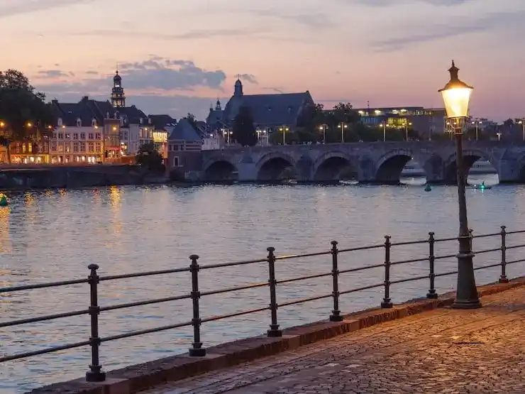 签证续签 这些行为导致身份失效