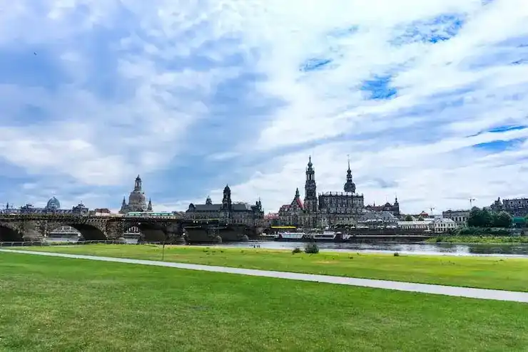 继子女随行申请保加利亚移民需额外提供哪些亲属关系证明？