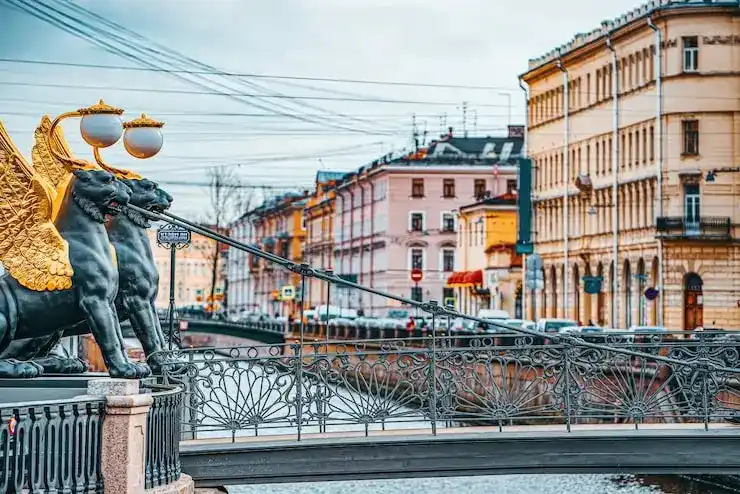 葡萄牙的官方语言是什么？日常交流用英语是否可行？