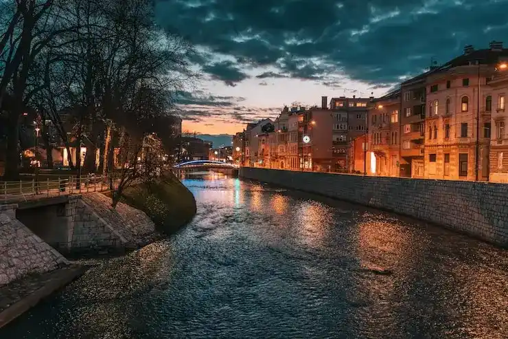 冰岛居留申请需缴纳多少申请费？主申请人与附属申请人费用有差异吗？