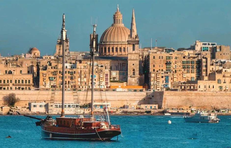 移民马耳他选择马耳他护照还是马耳他永居？