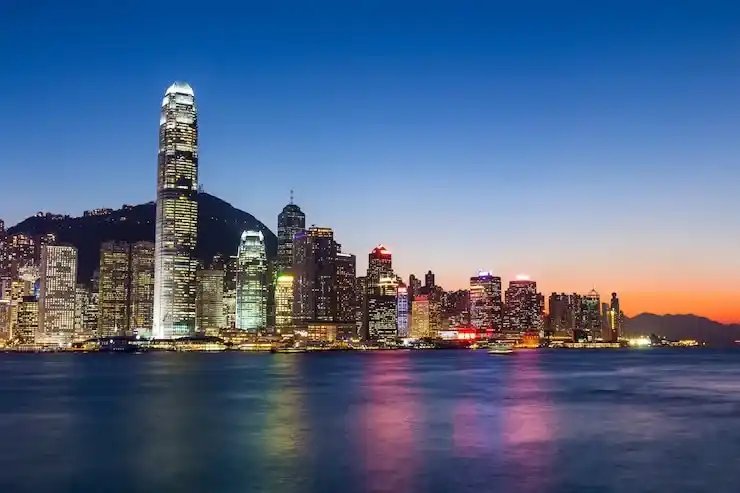 西班牙黄金签证：高净值人群的“欧洲通行证”与资产“安全垫”