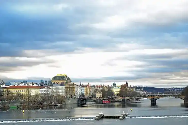 葡萄牙移民申请需要参加面试吗？面试形式是线上还是线下？