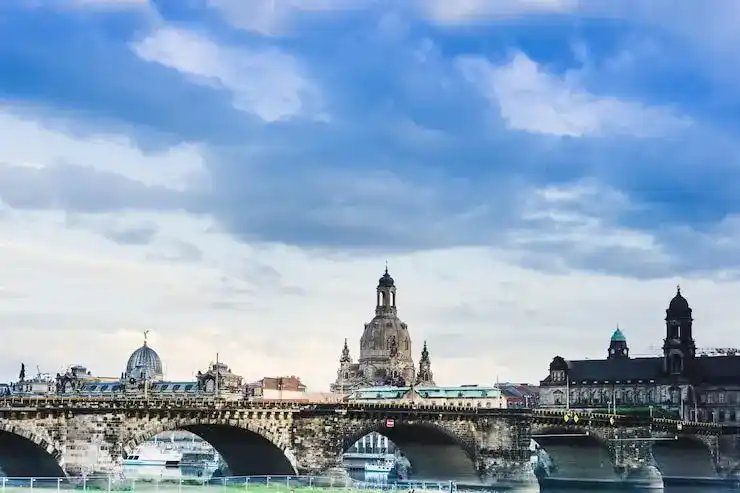 马绍尔移民政策提供全球居住自由，无需满足移民监要求