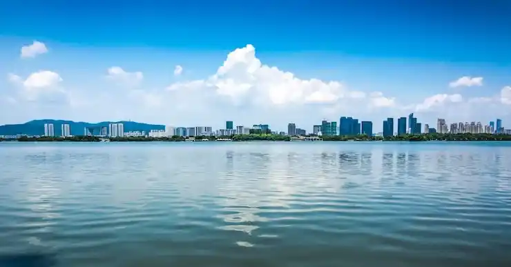 香港投资移民什么时候开始的？历史背景与2025趋势