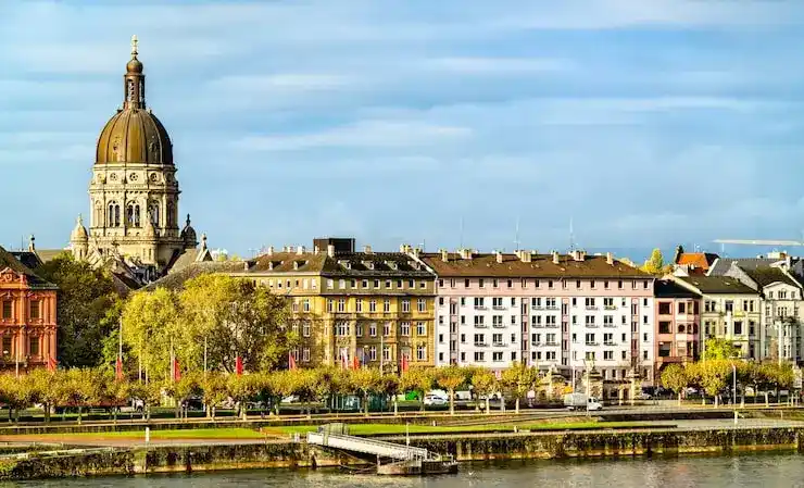 移民葡萄牙大概要多少钱？费用分析与申请指南