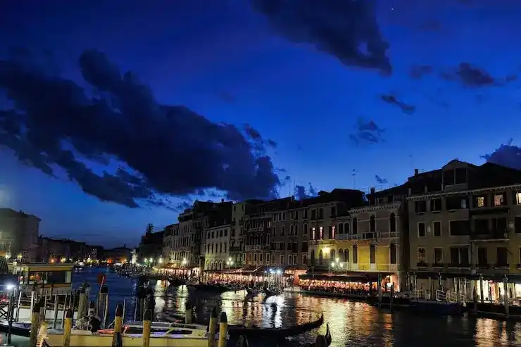 2025年保加利亚学生居留许可的经济证明标准是什么？需提供多少资金储备证明？