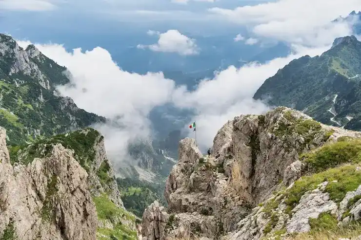 申请冰岛创业居留许可必须证明资金来源合法性吗？需提供哪些佐证材料？