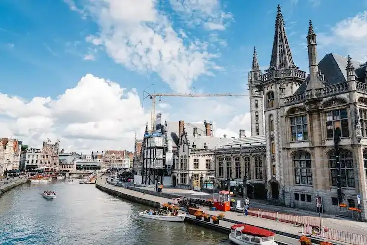 申请法国移民需要申请人亲自登陆法国录指纹吗？哪些人群可豁免？