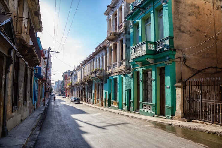 2026年安提瓜移民换发护照与5天居住条件有什么关系