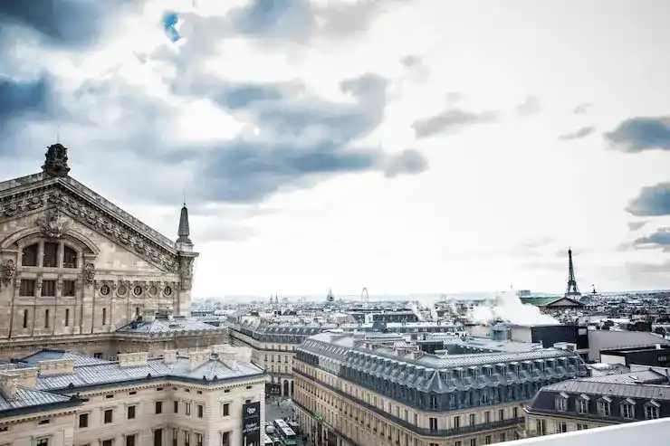 保加利亚医疗行业工作许可的申请条件是什么？需通过哪些专业资格认证？