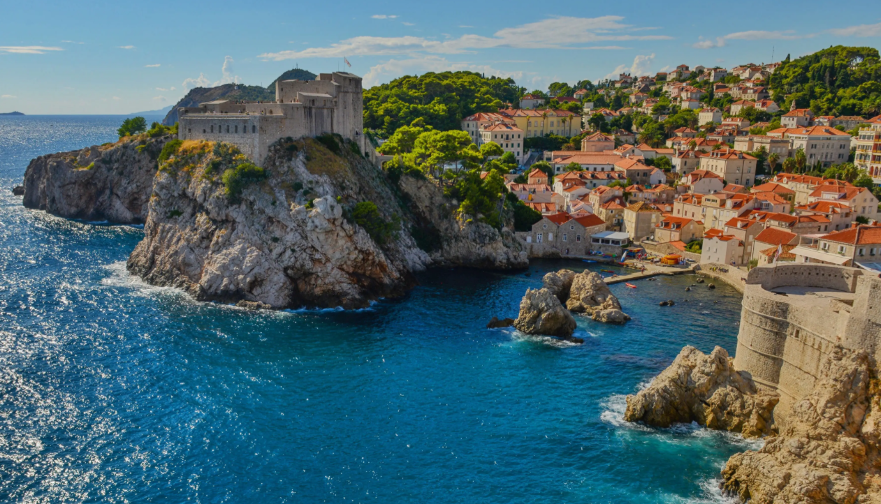 入籍最快的国家可以选择克罗地亚，让你直接获得克罗地亚欧盟护照