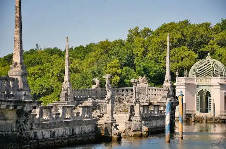 更换格林纳达新护照需要提供当地地址吗？