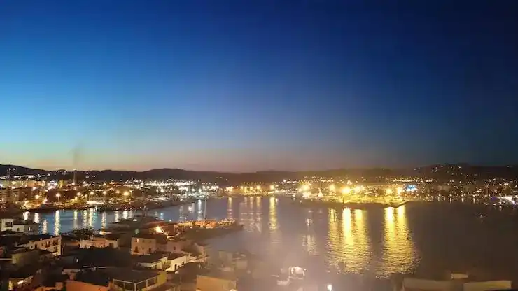 希腊绿卡能就读南通惠灵顿外籍人员子女学校吗？