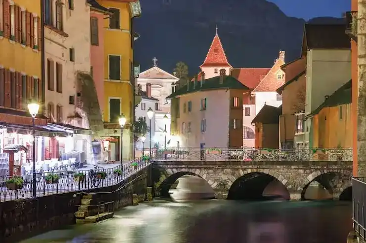 瑞士财务独立居留的申请条件是什么？年被动收入需达到多少瑞郎？