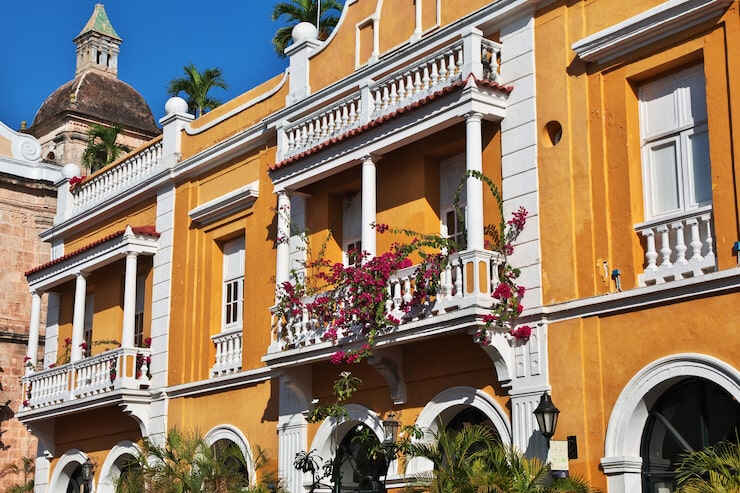 安提瓜护照的电子芯片包含哪些个人信息？