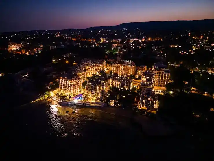 瓦努阿图面临的自然灾害风险有哪些？（如飓风、地震）