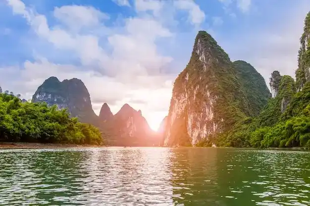 欧洲移民欧元区金融便利，资金流转自由，利于跨境商业拓展
