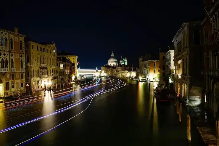 保加利亚欧盟蓝卡2025年的核心申请条件是什么？不同职业的薪资门槛分别是多少？