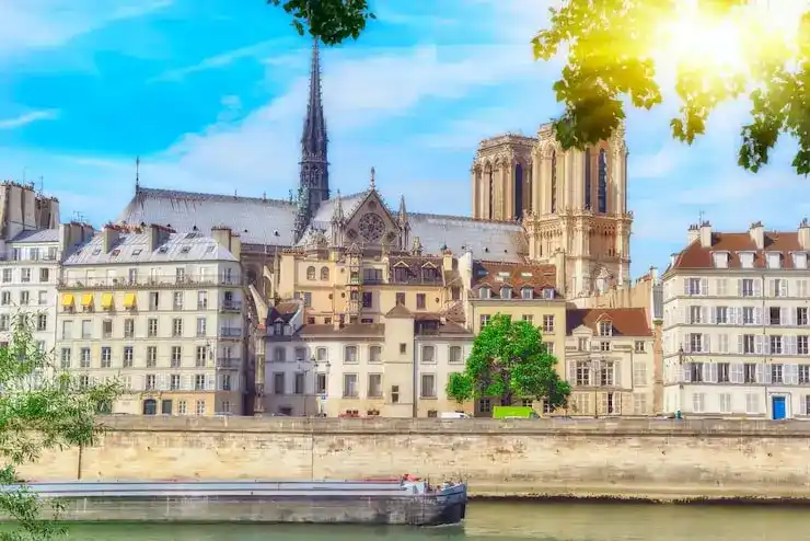 加拿大vs英国移民 子女教育阶段福利差异