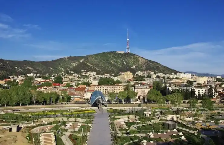 一人申请，配偶、子女、父母三代同步拿身份