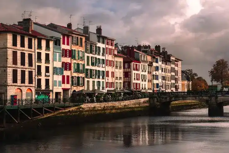 移民教育规划指南：不同年龄段子女的移民目的地选择