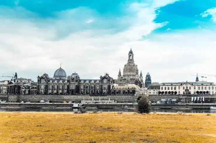 选择历史修复房产还是商改住投资，如何判断最具潜力的房产类型？