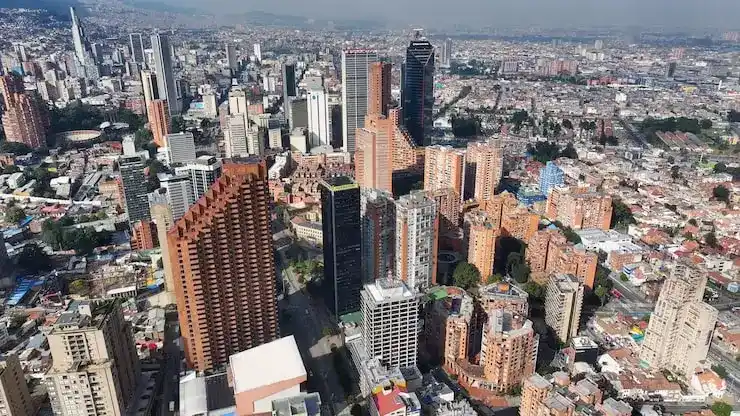 冰岛面临的自然灾害风险有哪些？主要是火山喷发和洪水吗？