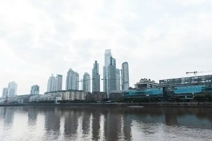 香港移民人數2025年趋势，移民香港的背景和理由