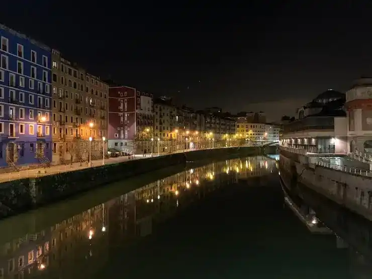 资产证明需包含哪些类型才能满足摩尔多瓦居留要求？需统一币种换算吗？