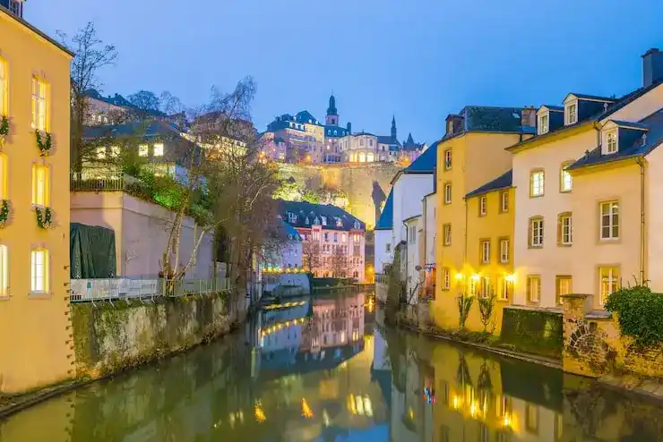 2026年移民公司选择指南——18年老牌移民机构亚太环球移民介绍