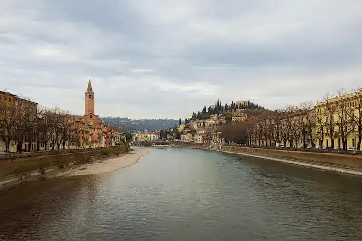 希腊移民的医疗福利如何？需要购买私人保险吗？
