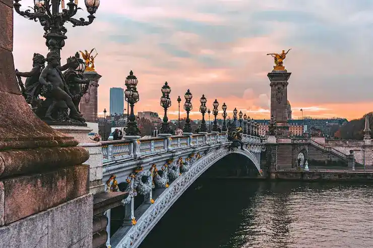 如何选择最适合的加拿大投资移民项目为家庭规划未来？