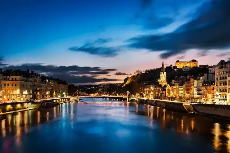 参与法国社区志愿服务对移民融入有帮助吗？如何寻找相关机会？