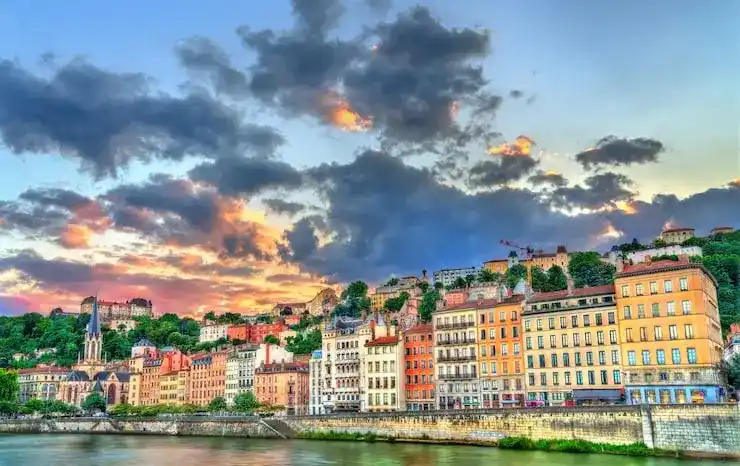 丹麦有育儿补贴、养老金等社会福利吗？居留卡持有者能否享受？